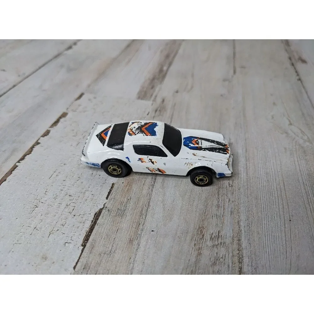 RARE‎ 1982 HOT WHEELS CAMARO Z28 WHITE WITH GOLD RIMS 1:64